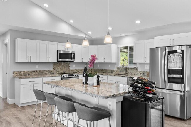 Photo - Move-In Ready, 3-Bedroom Fully Furnished Retreat with 3 Bathroom in Keaau Paradise!"