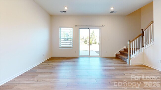 Photo - 761 Earhart St NW