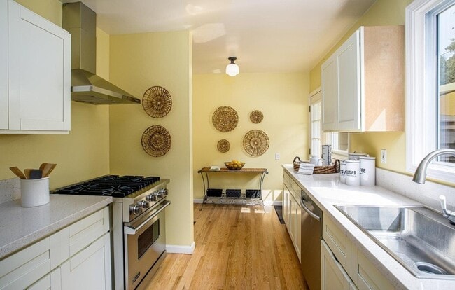 Photo - 599 63rd St Unidad 599 Rental