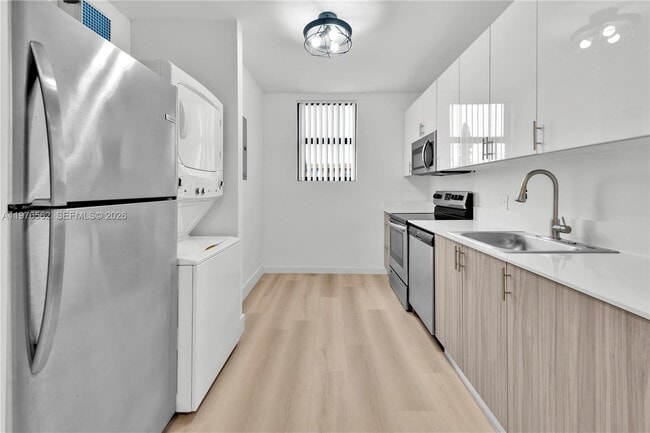 Photo - 1119 SW 6th St Unit 203