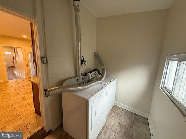 Photo - 1249 W College Ave