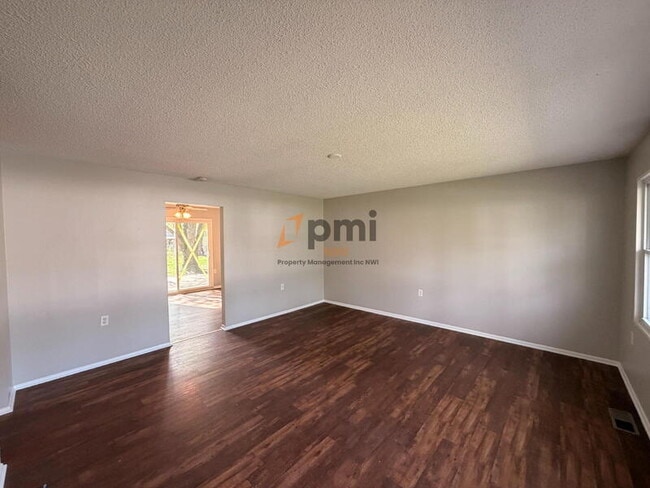 Photo - 774 Fox River Rd