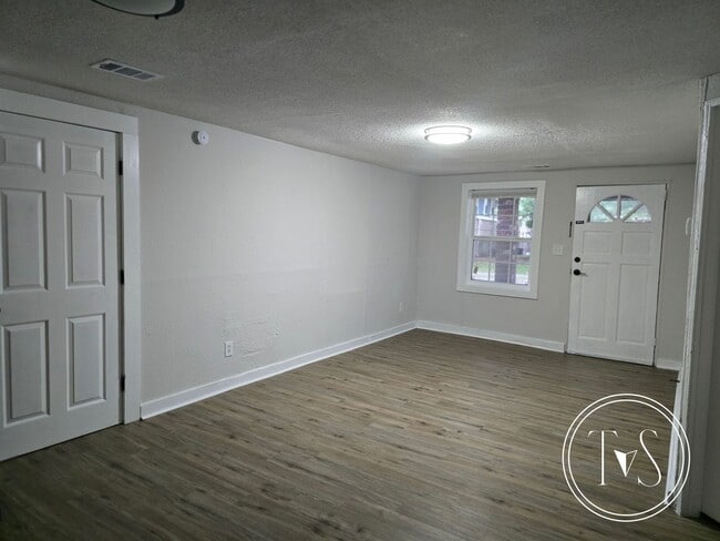Photo - RATE DROP ALERT (was $1950/month)!