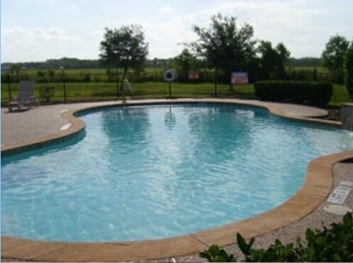 Pool - Huffman Hollow Apartments