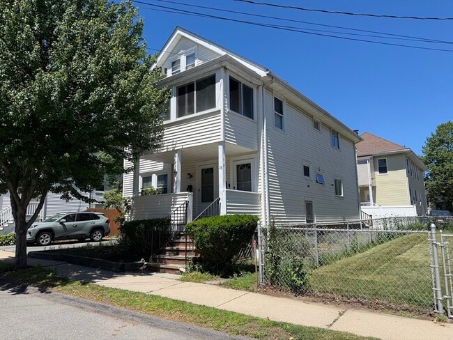 Photo - 18 Banks St Unit 1