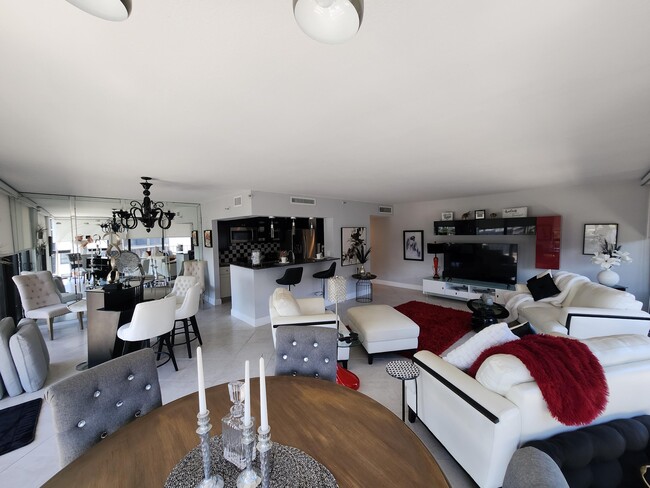 Building Photo - 899 Jeffery St Unit 701