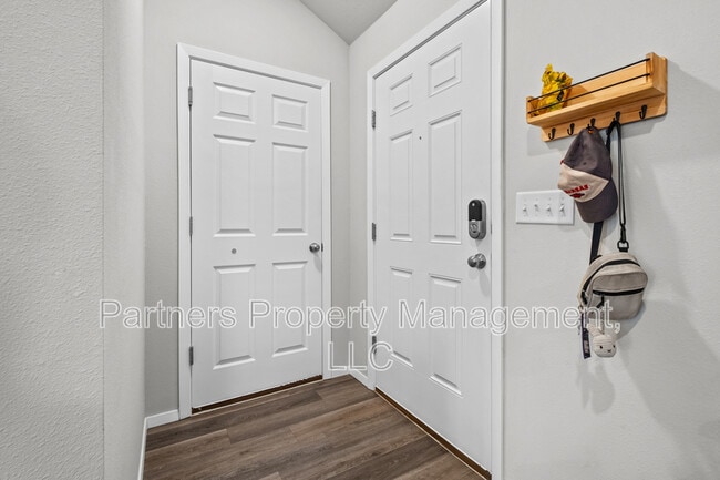 Photo - 1121 E Sparrow Cir