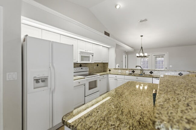 Photo - Spacious 3BR/2BA pet friendly home with a fenced backyard and oversized patio