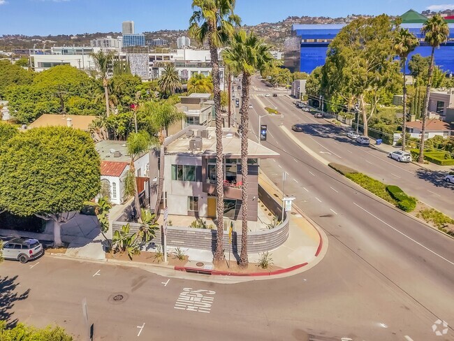 Building Photo - 501-515 N San Vicente Blvd Rental