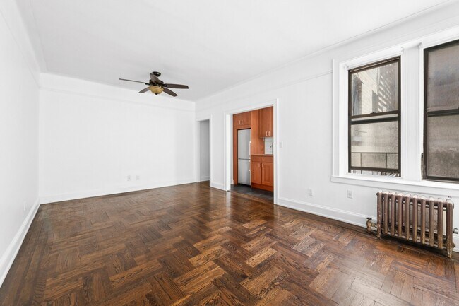 Photo - 43-33 46th St