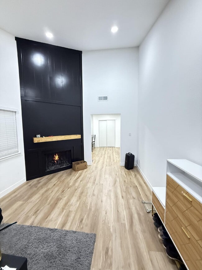 Building Photo - "Charming 2-Bed Duplex in Rancho Cordova – 1,110 Sq Ft of Comfort!"