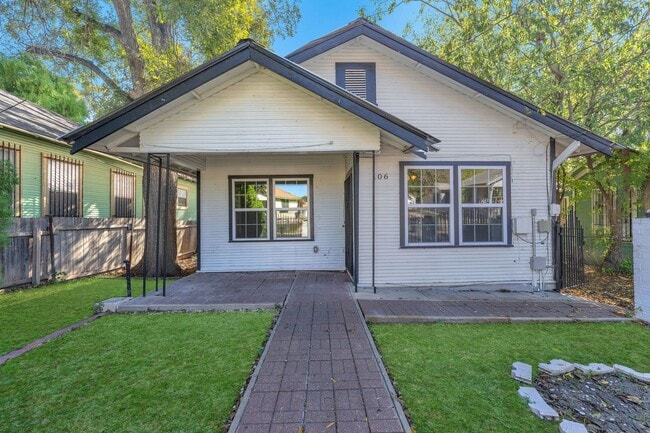 Building Photo - All Units Are Available With Brandnew Full Appliance Package