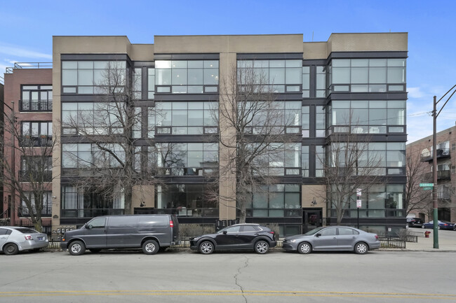 Building Photo - 650 N Green St Rental