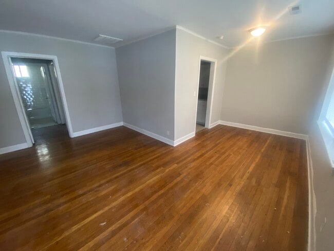 Living Room - 932 33rd Ave N Unit B