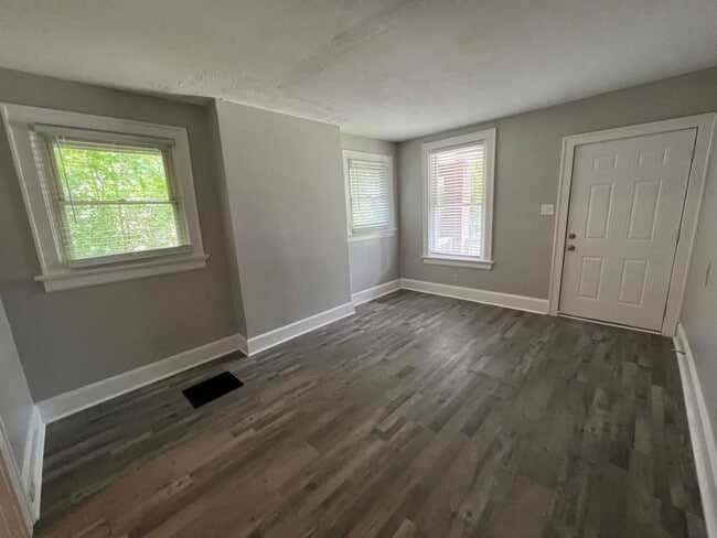 Photo - 4130 Talbert St