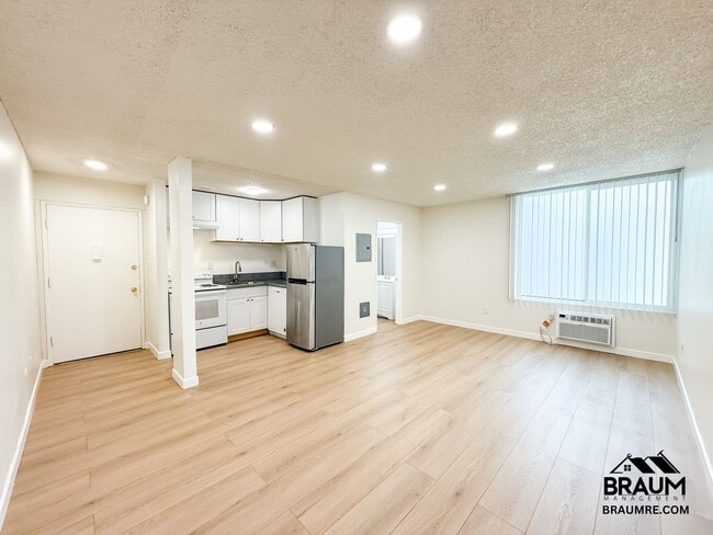 Building Photo - 5611 Fulcher Ave Unit 8