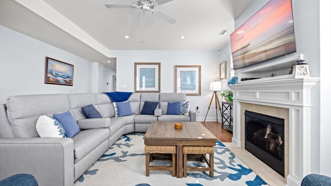 Photo - 701 E 8th St Unidad ID1377379P