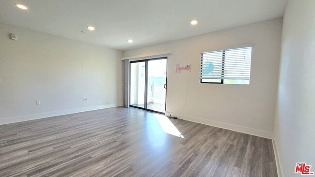 Photo - 5030 Rosewood Ave