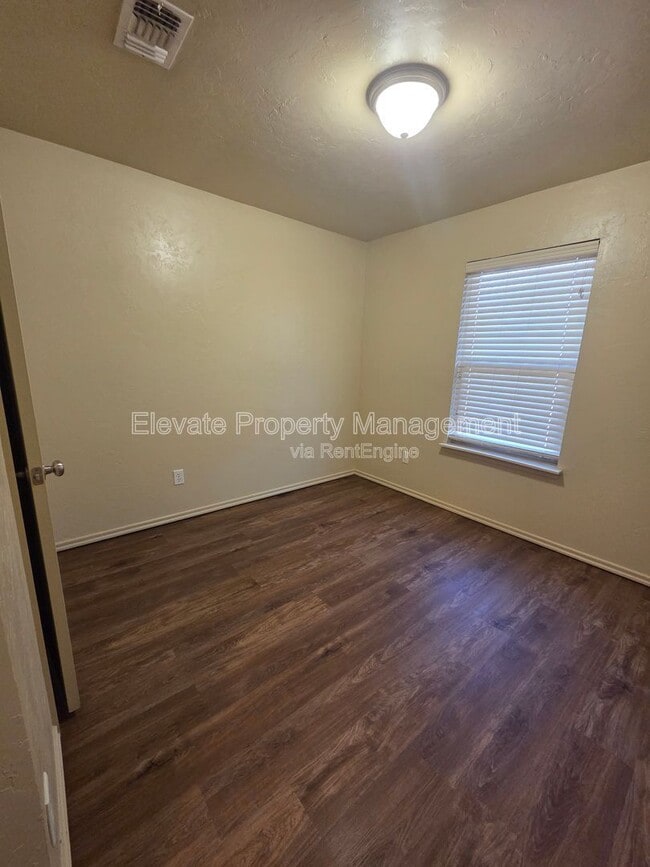 Photo - 913 West Prairie Wind Way