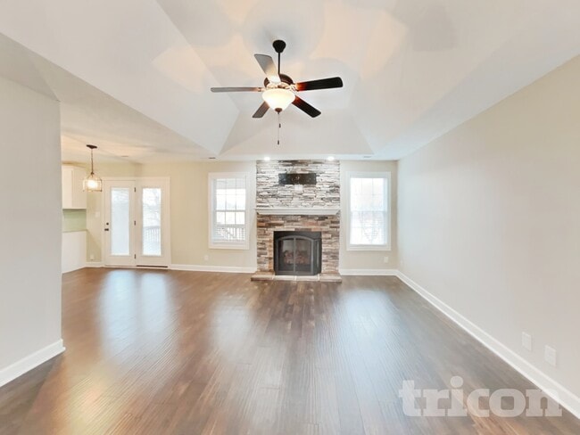 Photo - 685 Ellie Nat Dr