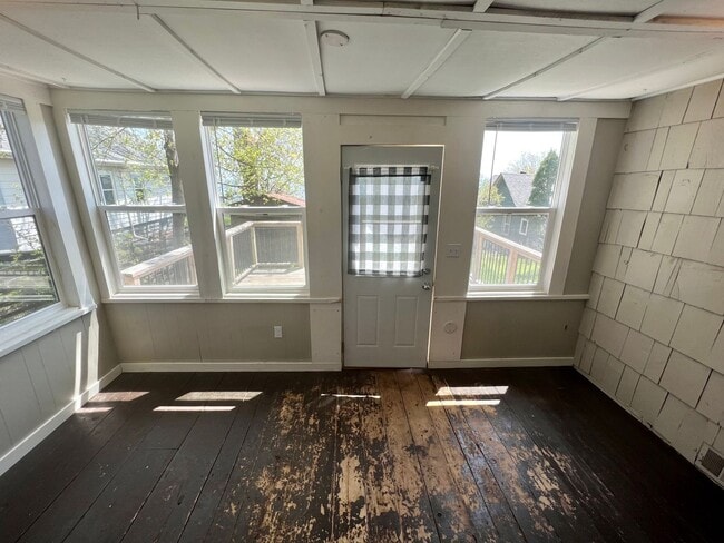 Photo - AVAILABLE JUNE - 3 Bed 1 Bath w/ Great View