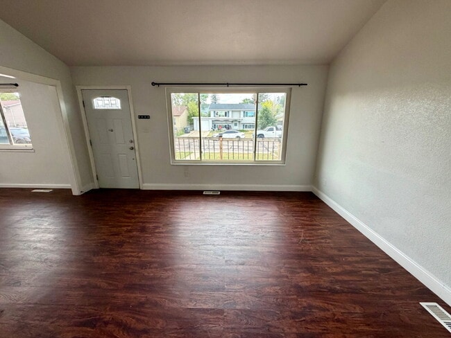 Photo - 4 bedroom single family home!