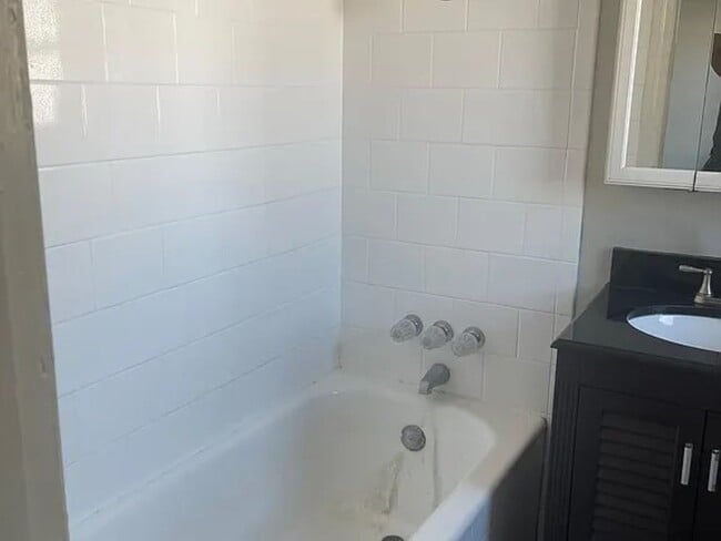 Photo - 1111 Blake Ave Unidad 1111 Blake Av. Frogtown