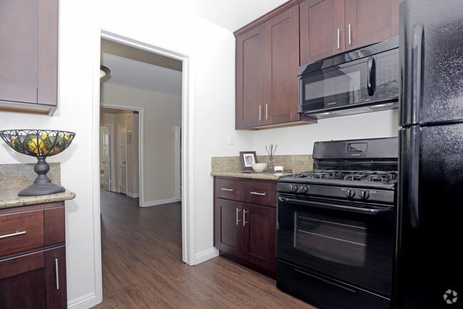 1HAB, 1BA - 770 ft² - Hollypark Knolls Apartments