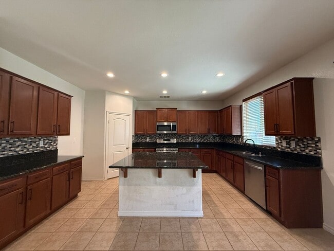 Photo - West Rosamond 5 bedroom