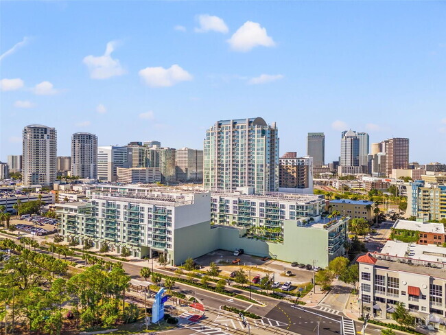 Building Photo - Modern 2 Bed/2 Bath Condo Unit 2320
