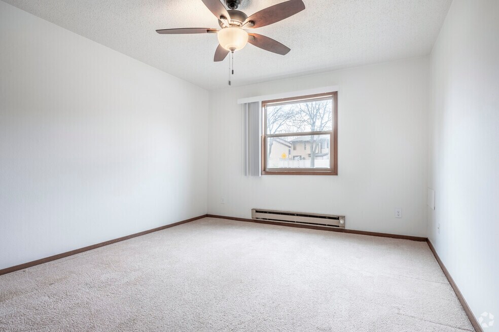 1BR, 1BA - 650SF - Bedroom