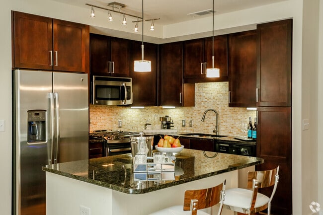 Building Photo - Luxury 1 Bed in Downtown – Look & Lease Sp... Unit 5CF1 Rental