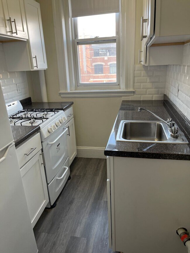 Photo - Modern and spacious STUDIO NO Fee Close ...