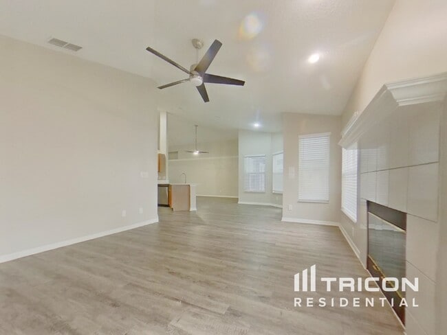 Photo - 906 Woodcraft Dr