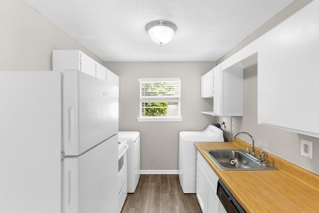 Photo - 33rd Street Apartments