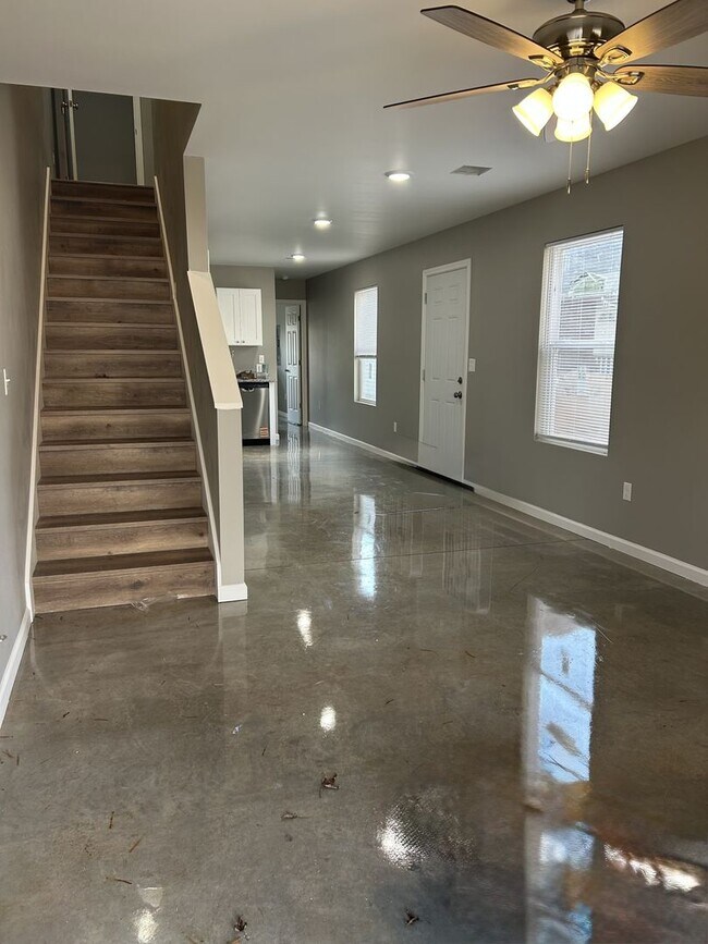 Photo - 518 E Monroe St Unit 518 E. Monroe Apt. B