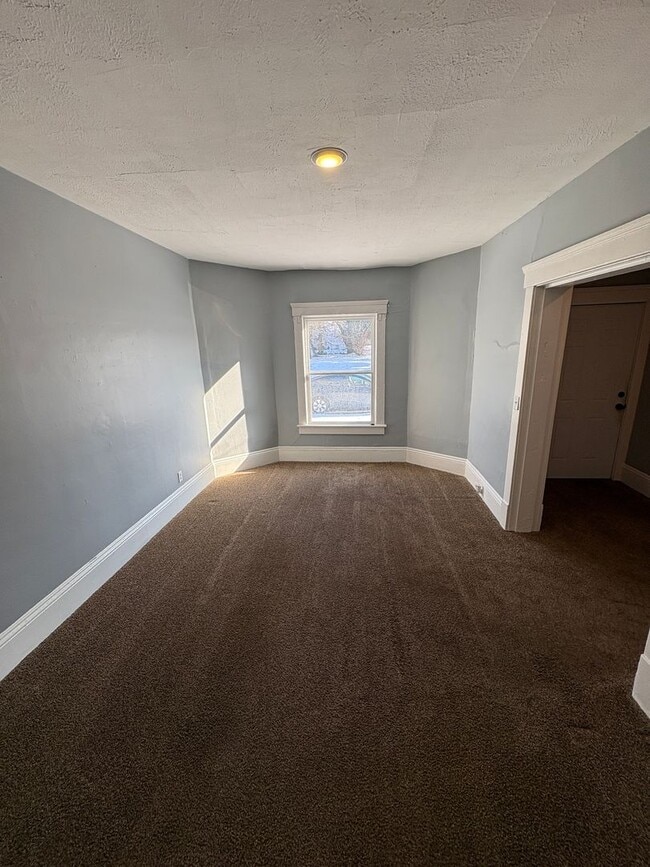 Photo - Move-In Ready 5-Bedroom Home in Prime Barberton Location