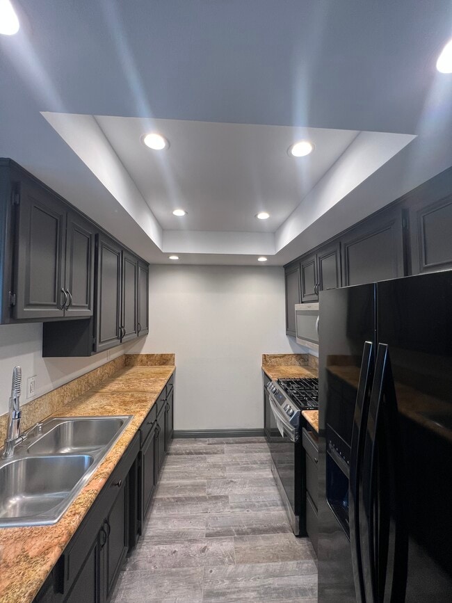 Photo - 13920 Moorpark St Unit 204