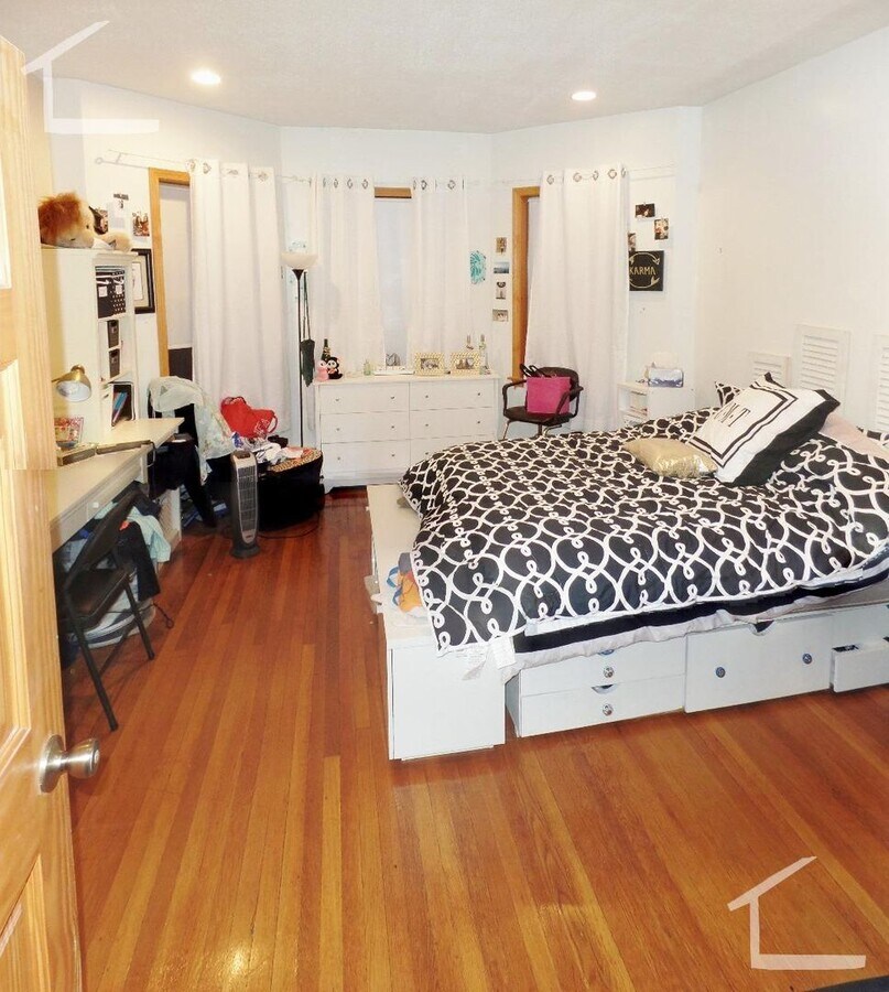 Photo - Renovations incl cat 'Giorgina'...