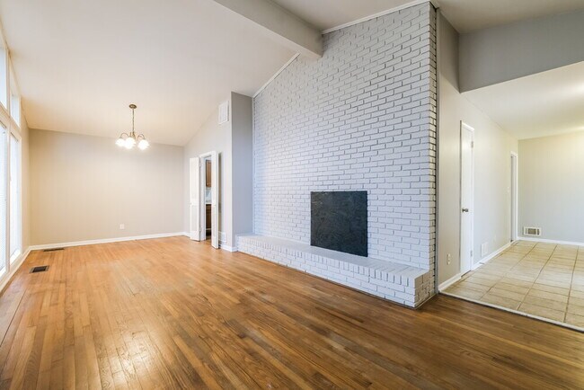 Photo - 2076 Cherrybrook Dr