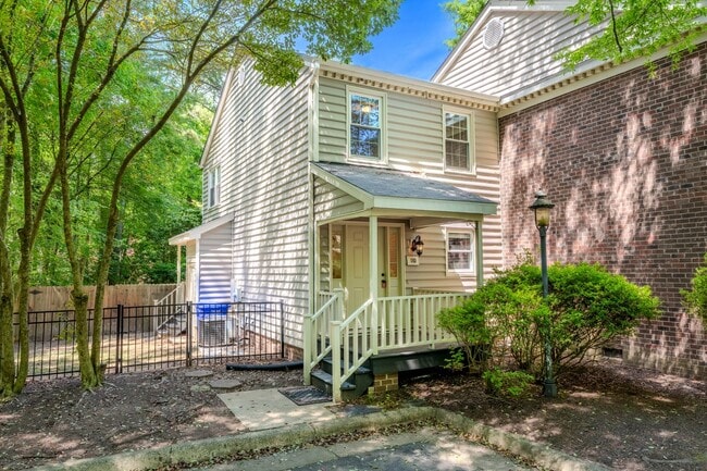 WOW!! Prime location and quite living in C... - WOW!! Prime location and quite living in C... Townhome