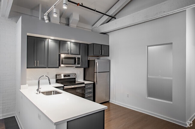2BR, 2BA - 700SF