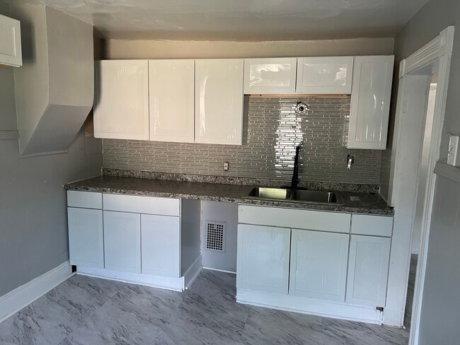 Kitchen - 101 Superior St Apartments Unit 2 up