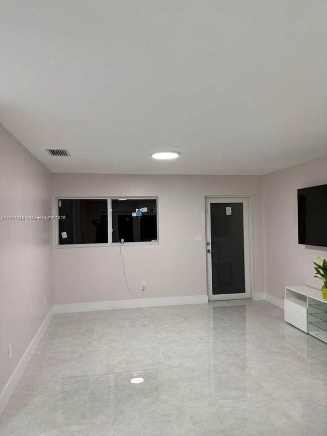 Photo - 7781 Simms St