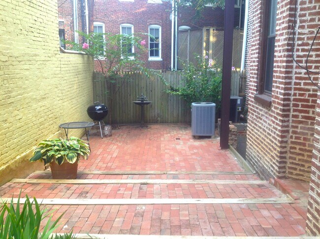 Photo - 329 E St SE Unit 1