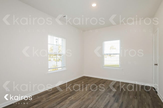 Photo - 7008 Pinehurst Way N