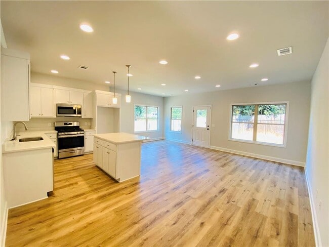 Photo - 1093 N Village Dr
