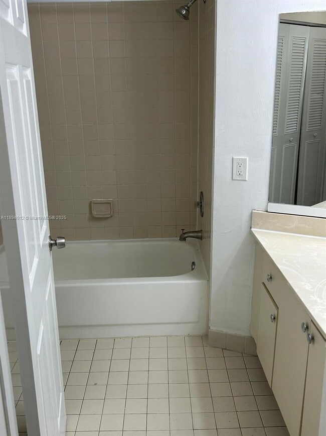Photo - 6280 NW 186th St Unidad 112