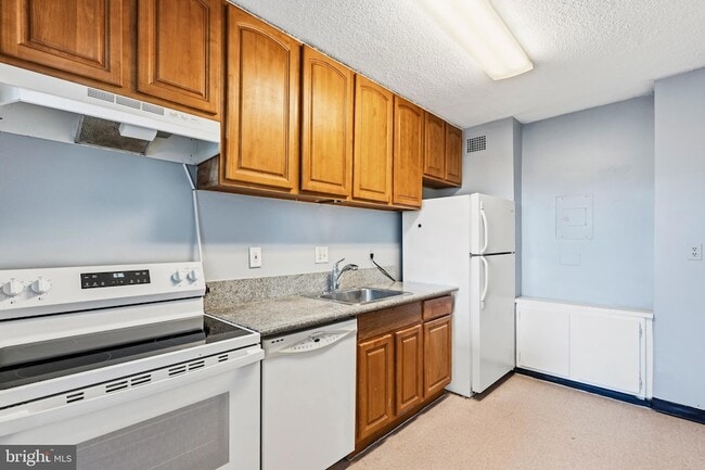 Photo - 2059 Huntington Ave Unit 311