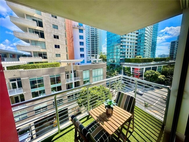 90 NW 32nd St Unit 613